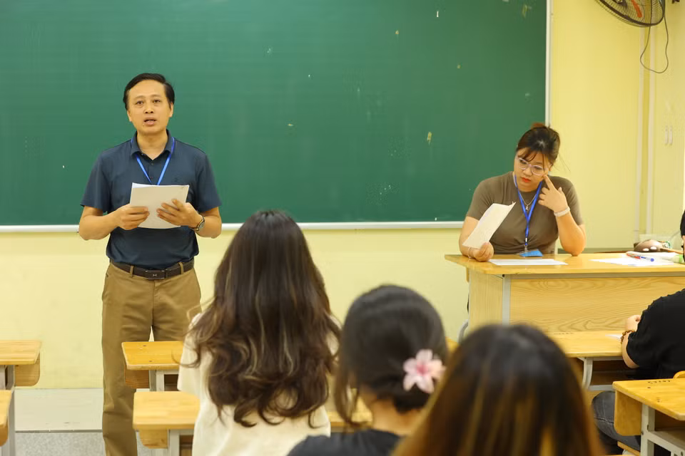 Ngày mai, 27/6, thí sinh sẽ bắt đầu dự thi môn đầu tiên, môn Ngữ văn, theo hình thức thi tự luận, thời gian làm bài là 120 phút. (Ảnh: PV/Vietnam+)