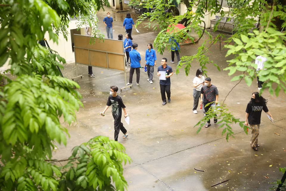Đây là kỳ thi được đánh giá là quan trọng nhất với các thí sinh sau 12 năm đèn sách khi điểm thi vừa để xét công nhận tốt nghiệp, vừa được các trường đại học sử dụng để xét tuyển đầu vào. (Ảnh: PV/Vietnam+)