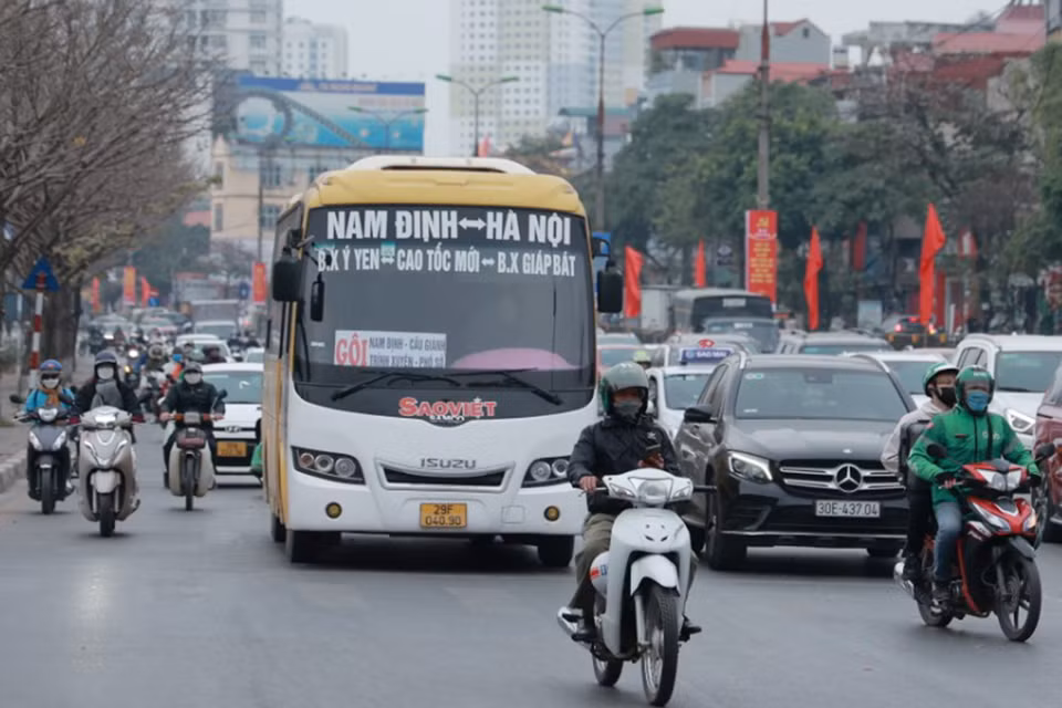 Khu vực đường Giải Phóng hướng về Quốc lộ 1A cũng ghi nhận tình trạng giao thông đông đúc vào thời điểm 9 giờ 15 phút sáng. (Ảnh: Hoài Nam/Vietnam+)
