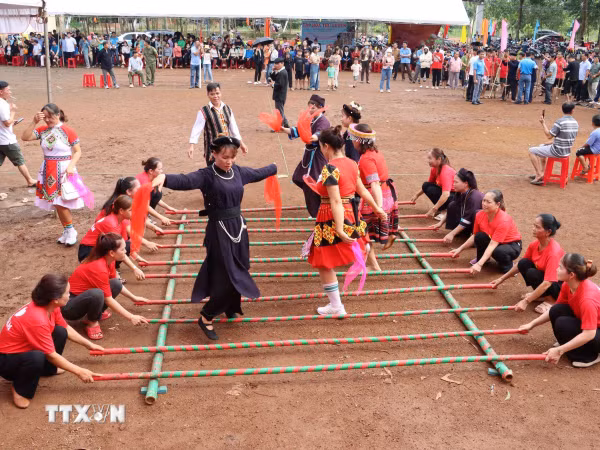 Khám phá nét văn hóa múa sạp đặc trưng của đồng bào dân tộc ở Tây Bắc