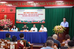 Các đại biểu trình bày tham luận tại Hội thảo. (Ảnh: Tiến Lực/TTXVN)