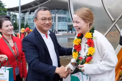 Hành khách vui mừng khi bay cùng Vietjet trên chuyến bay đầu tiên kết nối Thành phố Hồ Chí Minh và Colombo. 