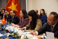 Phó Chủ tịch nước Võ Thị Ánh Xuân và các đại biểu đoàn Việt Nam tại cuộc gặp. (Ảnh: Tâm Hằng/TTXVN)