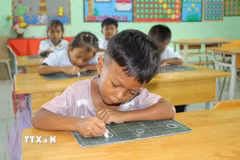 Học sinh có những chuyển biến tích cực sau một thời gian ngắn tham gia lớp học. (Ảnh: Hồng Hiếu/TTXVN)