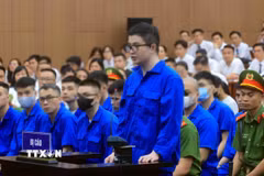 Bị cáo Phó Đức Nam (tức Mr Pips) khai báo trước toà. (Ảnh: Phạm Kiên/TTXVN)