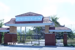 Bảo tàng huyện Phù Cát (cũ) được đầu tư xây dựng khang trang nhưng rơi vào tình trạng hoang phế, gây lãng phí. (Ảnh: Quang Thái/TTXVN)