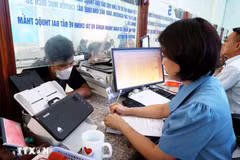 Cán bộ, công chức, viên chức trong năm trước liền kề hoặc năm xét tinh giản biên chế bị xếp loại không hoàn thành nhiệm vụ sẽ bị tinh giản biên chế. (Ảnh minh hoạ: Hồng Đạt/TTXVN)