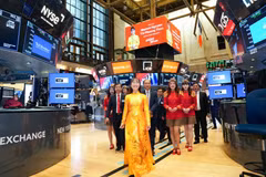 Tiến sỹ Nguyễn Thị Phương Thảo và đoàn lãnh đạo SOVICO, Vietjet, HDBank tại NYSE, trong hành trình mở rộng kết nối với thị trường tài chính quốc tế. (Ảnh: Quang Nguyễn)