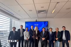 Đoàn công tác Học viện Chính trị quốc gia Hồ Chí Minh và Hội đồng Lý luận Trung ương làm việc với Viện châu Á-New Zealand. (Ảnh: Diệu Linh/TTXVN)