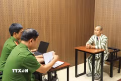 Đối tượng Mỹ tại cơ quan công an. (Ảnh: Đậu Tất Thành/TTXVN)