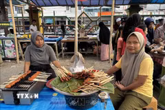 Chợ Kebon Roek ở đảo Lombok trước giờ “xả nhịn” trong tháng Ramadan