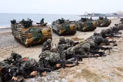 Binh sỹ Hàn Quốc tham gia một cuộc tập trận chung Mỹ-Hàn tại Pohang, Hàn Quốc. (Ảnh: Yonhap/TTXVN)