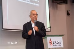 Giáo sư Ahmad Ibrahim tại một sự kiện. (Ảnh: TTXVN phát)
