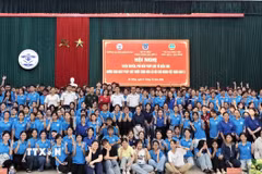 Sinh viên Trường Đại học Quảng Nam tại buổi tuyên truyền pháp luật về biển, đảo. (Ảnh: Trần Tĩnh/TTXVN)