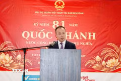 Đại sứ Việt Nam tại Kazakhstan Nguyễn Thành Lê phát biểu về ý nghĩa lịch sử của ngày 2/9/1945. (Ảnh: TTXVN phát)