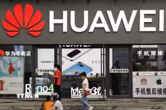 Một cửa hàng của Huawei tại Vũ Hán, Trung Quốc. (Ảnh: Kyodo/TTXVN)