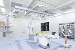 Trang thiết bị hiện đại phục vụ khám, chữa bệnh của Bệnh viện Đa khoa Quốc tế Huế. (Ảnh: TTXVN phát)
