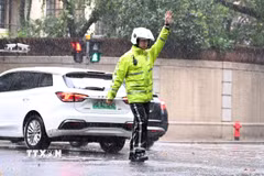 Trung Quốc đã kích hoạt hệ thống ứng phó khẩn cấp với bão, lũ cấp IV, cơn bão thứ 13 trong năm nay, đang tiến về vùng duyên hải. (Ảnh: THX/TTXVN) 