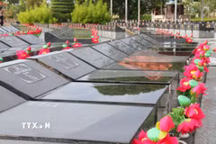 Nghĩa trang liệt sỹ tỉnh Cà Mau (đặt tại xã Hòa Bình) hiện là nơi yên nghỉ của gần 4.000 Anh hùng liệt sỹ, trong đó có gần 200 phần mộ chưa xác định được danh tính. (Ảnh: Chanh Đa/TTXVN)