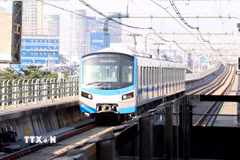 Tàu Metro số 1 Bến Thành-Suối Tiên di chuyển từ trung tâm Thành phố Hồ Chí Minh hướng Suối Tiên. (Ảnh: Hồng Đạt/TTXVN) 