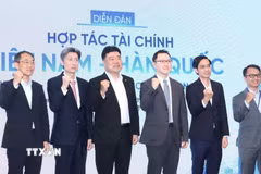 Các diễn giả tham gia Diễn đàn Hợp tác Tài chính Việt Nam-Hàn Quốc. (Ảnh: Hứa Chung/TTXVN)