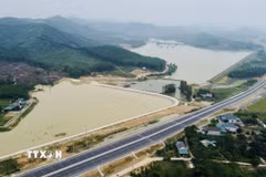 Cao tốc Nghi Sơn-Diễn Châu. (Ảnh: Huy Hùng/TTXVN)