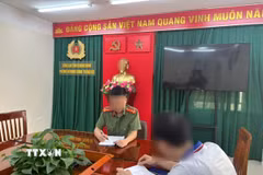 Tung tin sai sự thật ảnh hưởng đến uy tín của Công an nhân dân, đối tượng N.V.T ở thị xã Quảng Yên (Quảng Ninh) bị xử phạt. (Ảnh: TTXVN phát)