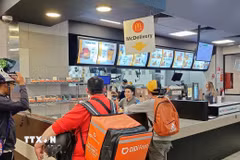 Cửa hàng đồ ăn nhanh McDonald's. (Ảnh minh họa: Phi Hùng/TTXVN)