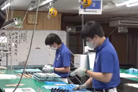 Công tác đưa người Việt Nam đi làm việc ở nước ngoài theo hợp đồng là một trong những chủ trương rất quan trọng của Đảng, Nhà nước. (Ảnh: Vietnam+)