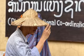 Diễn viên Hứa Vĩ Văn thực hiện nhiều cảnh hành động, thoại bằng 4 thứ tiếng để vào vai chiến sỹ tình báo. (Ảnh: NSX) 