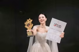 Lựa chọn tác phẩm “Solovey” (Chim họa mi) để dự thi, Anh Thư đã chinh phục khán giả bằng giọng hát trong trẻo, giàu cảm xúc đúng như hình tượng của loài chim họa mi. (Ảnh: CTV/Vietnam+)