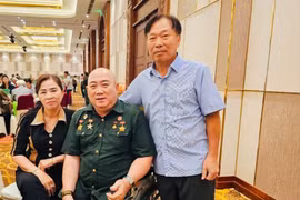 Thông qua sản phẩm âm nhạc này, Nhạc sỹ Lê Tự Minh (phải) mong muốn gửi lời tri ân tới các thương binh, bệnh binh, các anh hùng liệt sỹ và những người đã cống hiến cho độc lập, tự do của dân tộc. (Ảnh: NVCC)