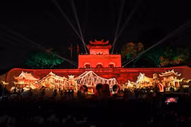 Các màn trình diễn 3D mapping tại chương trình khai mạc Lễ hội tại Hoàng thành Thăng Long. (Ảnh: Khánh Hoà/TTXVN)