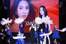 Ca sỹ trẻ Khánh Thy đang có những bước đi cẩn trọng và chắc chắn trong hành trình âm nhạc. (Ảnh: PV/Vietnam+)