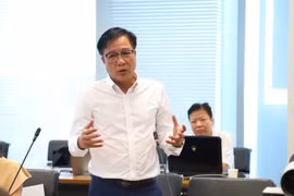 Nghệ sỹ Nhân dân Trọng Trinh đóng vai trò là người dẫn chuyện. (Ảnh: CTV/Vietnam+)