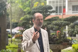 Nhà văn Juan Villoro đã có hơn 30 tác phẩm thuộc nhiều thể loại khác nhau, từ tiểu thuyết, truyện ngắn, phóng sự, tiểu luận đến kịch nghệ và báo chí. Ông đã giành được nhiều giải thưởng quốc tế danh giá. (Ảnh: PV/Vietnam+)