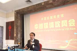 Đại sứ Trung Quốc tại Việt Nam Hà Vĩ đã chia sẻ với báo chí về chuyến thăm Trung Quốc của Tổng Bí thư, Chủ tịch nước Tô Lâm. (Ảnh: Minh Thu/Vietnam+)