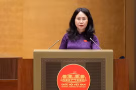 Bộ trưởng Bộ Văn hóa, Thể thao và Du lịch Lâm Thị Phương Thanh trình bày Báo cáo tiếp thu, giải trình và chỉnh lý dự thảo Luật sửa đổi, bổ sung một số điều của Luật Xuất bản. (Ảnh: quochoi.vn)