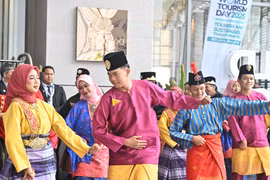 Chương trình nghệ thuật chào mừng Hội nghị Du lịch Thế giới 2025 tại Melaka, Malaysia. (Ảnh: PV/Vietnam+)