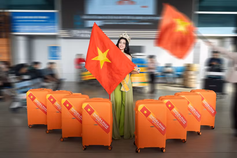 Emoura Phạm đã chính thức lên đường nhập cuộc Miss Grand International 2026. (Ảnh: BTC)