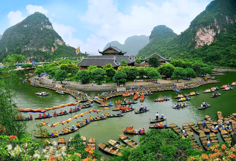 Ninh Bình có sức hút đặc biệt với du khách trong và ngoài nước. (Ảnh: CTV/Vietnam+)