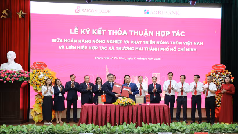 Lễ ký kết thỏa thuận hợp tác giữa Agribank và Saigon Co.op. (Ảnh: Vietnam+)