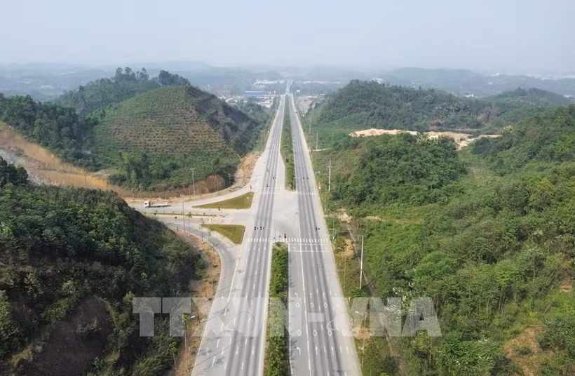  Dự án cao tốc Hà Nội - Lào Cai do ADB tài trợ vốn. (Ảnh: Đinh Thùy/TTXVN)