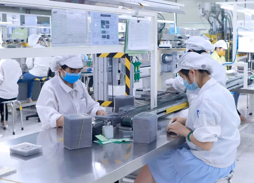 Sản xuất linh kiện điện tử tại Công ty Star Engineers Việt Nam, Khu công nghiệp Bình Xuyên I (Phú Thọ). (Ảnh: Nguyễn Thảo/TTXVN).