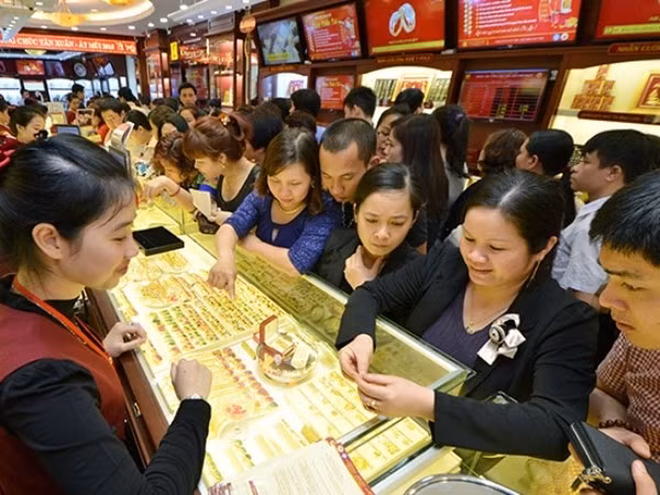 Giá vàng trong nước tăng mạnh phiên chiều nay, giao dịch ở mức 133,6 triệu đồng. (Ảnh: Vietnam+)
