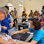 Từ ngày 28/9/2026, tài khoản hưởng an sinh xã hội sẽ áp dụng trên ứng dụng VNeID. (Ảnh: BHXH/Vietnam+)