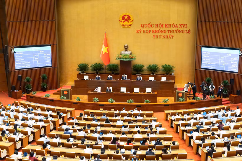 Đại biểu tham gia biểu quyết. (Ảnh: quochoi.vn)