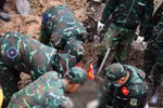 Lực lượng chức năng phát hiện và quy tập được 26 bộ hài cốt liệt sĩ cùng 10 bộ di vật kèm theo tại Khu B Công viên Lê Thị Riêng trong ngày 24/8. (Ảnh: PV/Vietnam+)