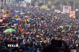 Những người hành hương tham gia lễ hội tôn giáo Kumbh Mela ở thành phố Prayagraj, Ấn Độ. (Ảnh: ANI/TTXVN)