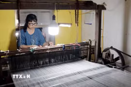 Làng nghề dệt đũi Nam Cao, xã Lê Lợi, tỉnh Hưng Yên có tuổi đời gần 400 năm ngày càng phát triển. (Ảnh: Thế Duyệt/TTXVN)